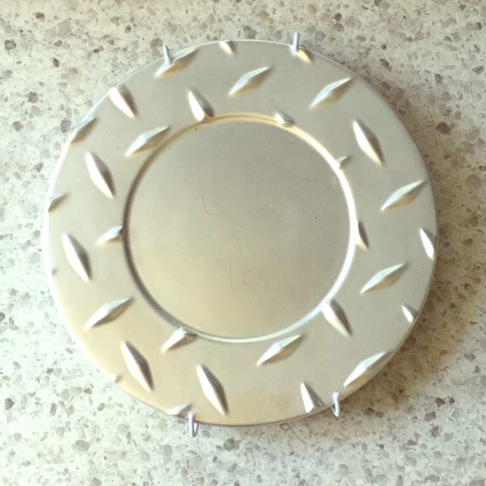 Diamond plate ceramic plate with wall hanger - Picture 1 of 1